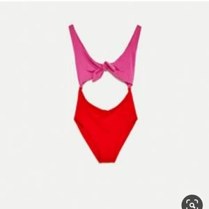  - Baddräkt från Zara med knytning, den sitter alltså ihop på sidan så är det som en detalj med ett hål i magen. Aldrig använd. 