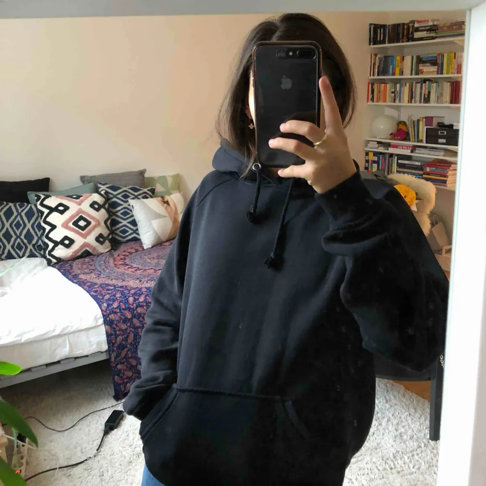 Svart hoodie från bik bok🖤. Hoodies.