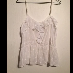 Vit top/linne från River Island  - Vit top/linne från River Island 