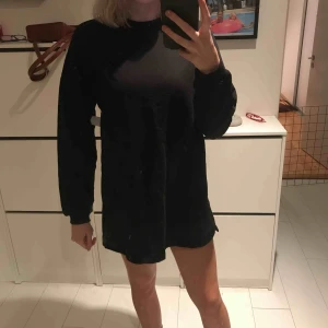  - En snygg sweater som funkar som klänning från Nelly! Aldrig använd:)