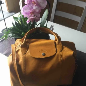  - Äkta Longchamp bag i äkta läder, väskan är i gott skick ENDAST SERIÖSA KÖPARE TACK!!! 