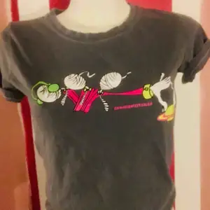 Emmabodafestivalens egen t-shirt. Skönt sliten med neontryck