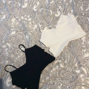  - Oanvända crop toppar Storlek S 100kr st