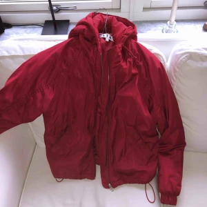  - Vinter bomber inspirerad jacka! Röd sjukt snygg! Från carlings