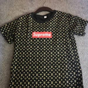  - Louis vuitton colab med supreme inte äkta STOLEK S TILL s