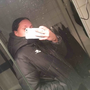  - Skitsnygg jacka från Nike. Använd fåtal gånger. Frakt ingår i priset. Nypris: 1000kr  Skriv i chatten för fler bilder. Storlek L men sitter som en M skulle jag säga 