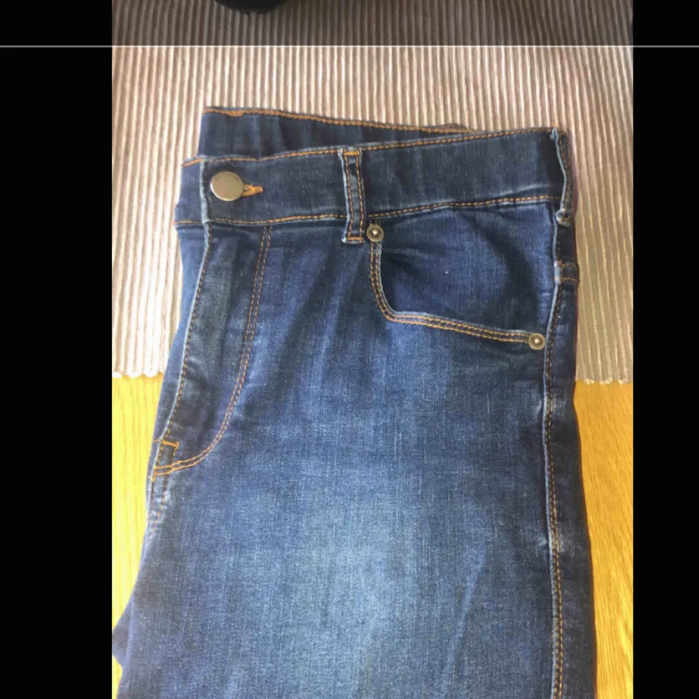 Storlek: M/L Inköpspris 499:- (SALT) Modell: Mid Waist Nyskick. Jeans & Byxor.