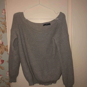  - Stickad tröja, vet inte vilket märke men den är köpt på asos