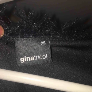  - Köpte denna begagnad, har bara haft den i 3månader. Jätte fin men säljer för jag inte kan använda den ,för att den är för stor. Rekommenderar starkt köpte den för 400kr