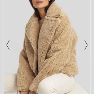  - Säljer denna riktigt snygga bikerjacket. Strl är 34. Kommer tyvärr inte till användning längre. Frakten kostar 63kr. Nypris 799kr