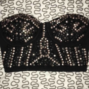  - Jättefin bustier från bikbok. En pärla saknas men inget som man märker! 