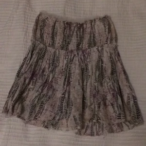  - Mönstrad kjol från Zadig & Voltaire, resor i midjan, använd sparsamt