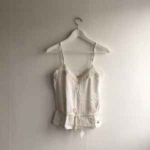  - Supersöt topp från Hollister!