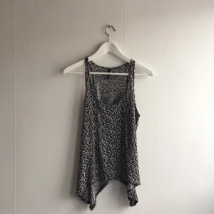  - Leopardmönstrad topp!