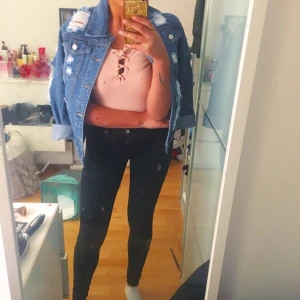  - Jeans jacka helt oanvänd med tags kvar
storlek 36
