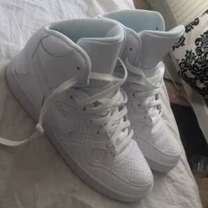  - Helt nya nikeskor! Aldrig använda. 