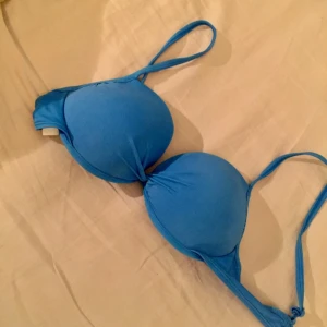  - Bikiniöverdel med push-up stl 36. Använd 2ggr