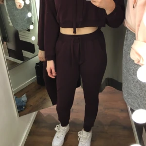  - Helt oanvända mjukisbyxor från BikBok. Storlek small. Frakt kostar 42kr.

Kan mötas i Vallentuna, Täby C eller Vällingby C :)