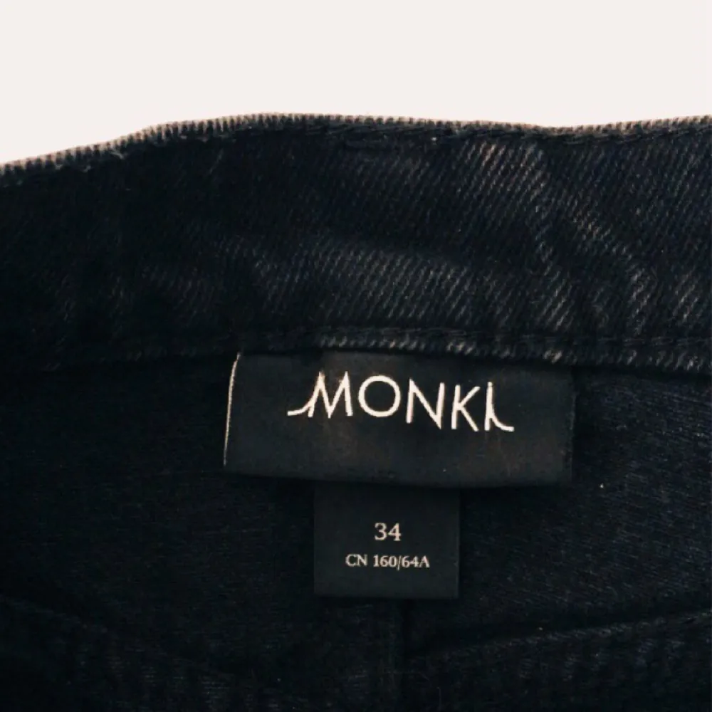 Fin svart denim kjol från Monki, väldigt bra skick  Köpare står för frakt :). Kjolar.