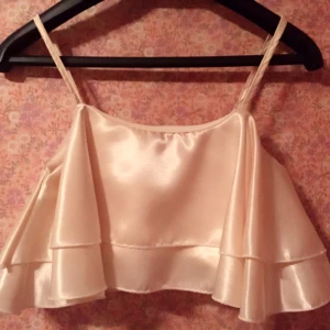  - Sexy top 40kr+24kr frakt 