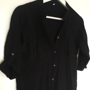  - Rekommenderar den till vita eller svarta byxor