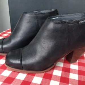  - Svarta Camper skor.  Stl. 37. Bra skick.   