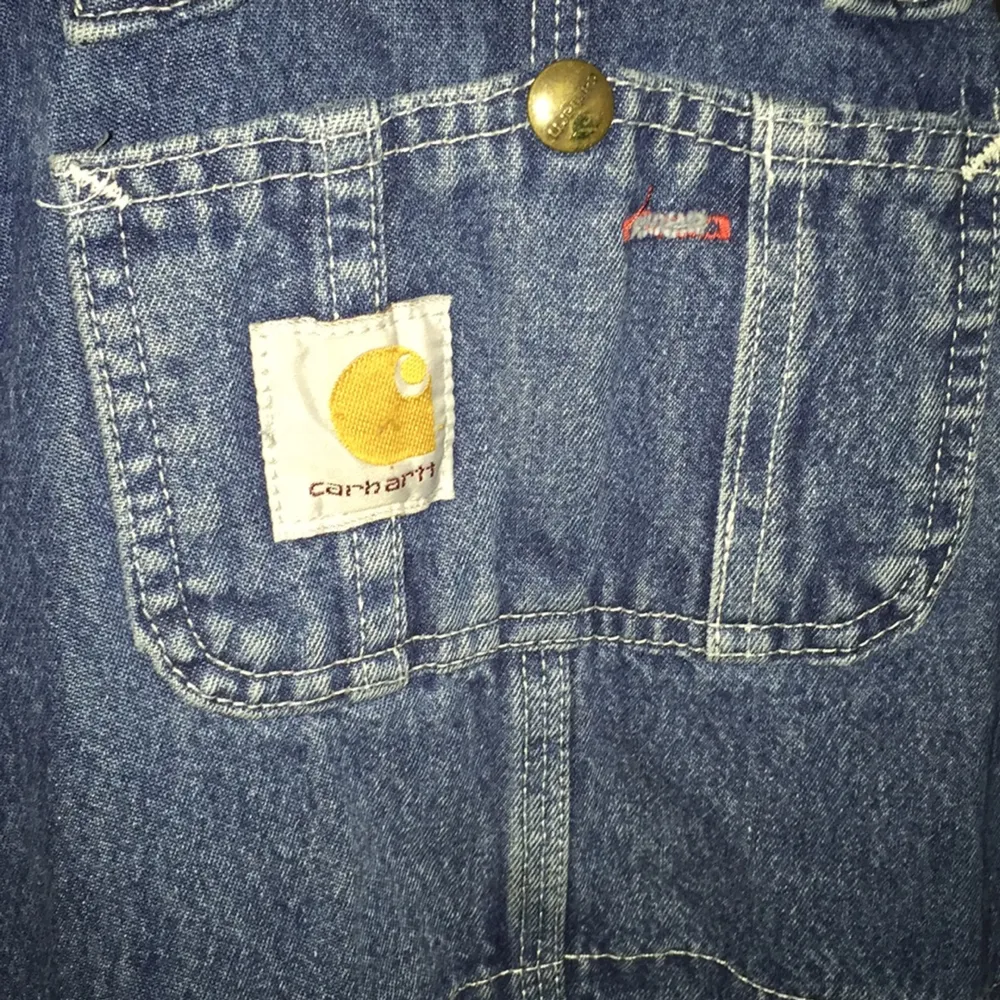 Nästan oanvända snickarbyxor från Carhartt.
Inköpspris 1.199kr. Jeans & Byxor.