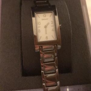  - Guess klocka i fint skick kan tänka mig att ev gå ned i pris. Frakt ingår ej.