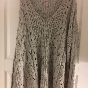  - Oversize stickad grå👍