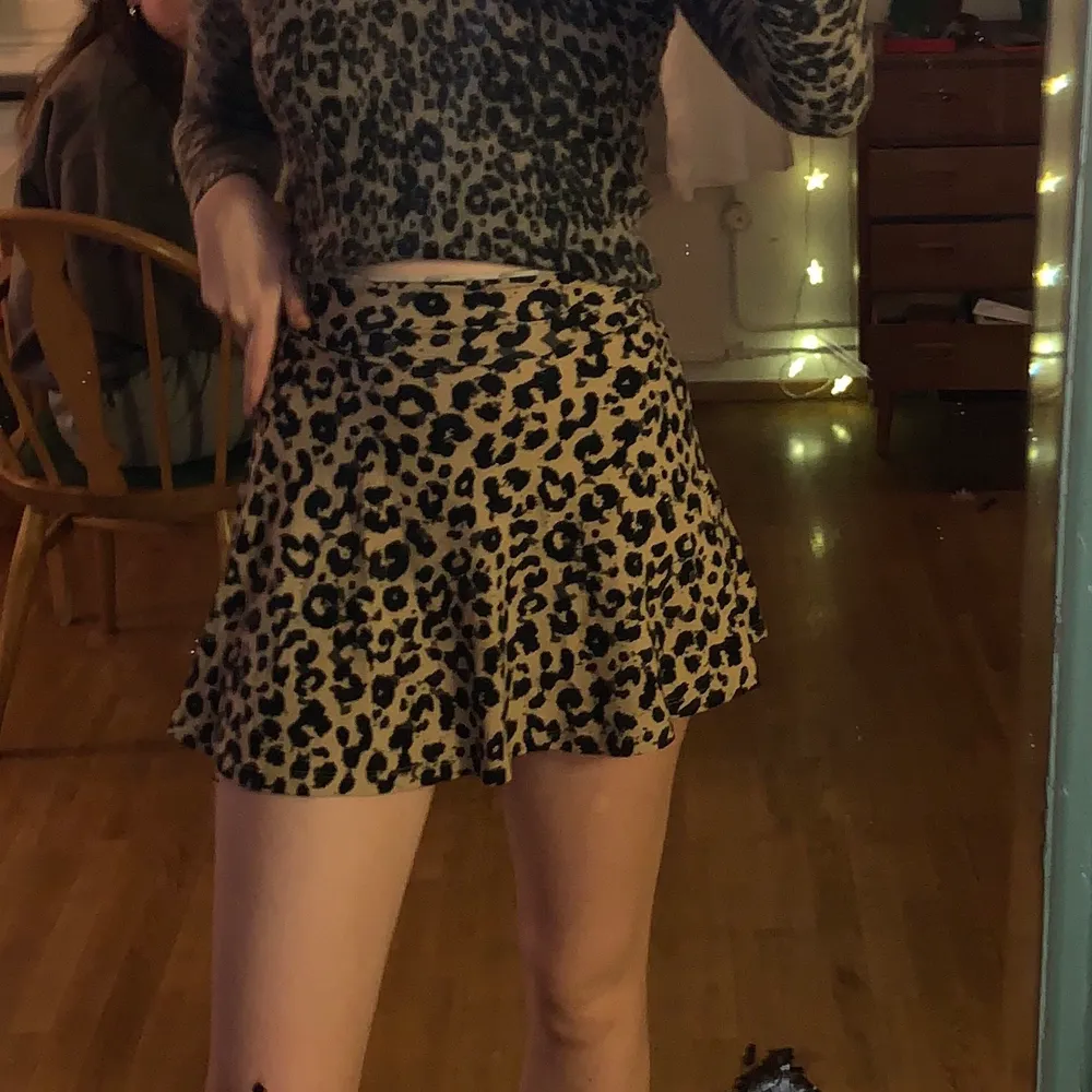 Söt leopard kjol:) storlek xs-m (strechigt material) pris: 95. Kjolar.