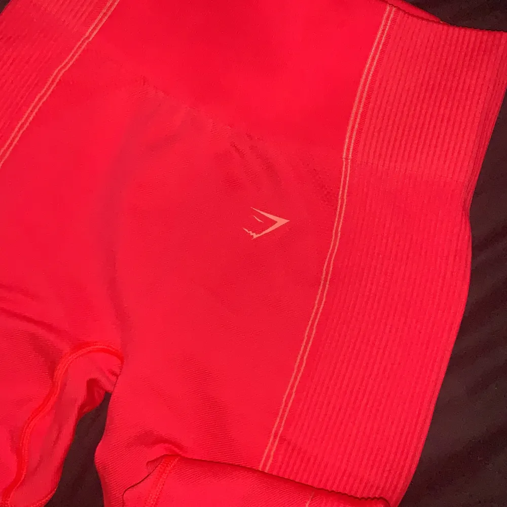 Gymshark ultra seamless leggings i storlek M, i färgen rosa. Säljer för dom tyvärr är för små för mig💖. Övrigt.