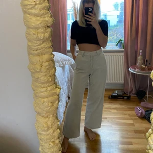 Manchester byxor - Beiga Manchester byxor från na-kd storlek 34 men passar perfekt på mig som är en s 