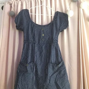 Gammaldags klänning  - Gullig klänning som jag har använt en del men fortfarande i ett bra skick