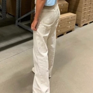 Monki yoko - Säljer dessa sjukt snygga monki Yoko jeans! Storlek 27. Använda en del men fortfarande i bra skick. 