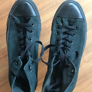 Black Converse  - Wore a few times by a man. In a very good condition. 
