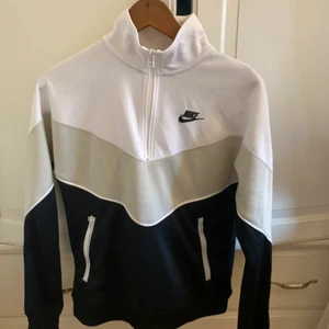 Nike tröja - En jätte fin Nike tröja!! Finns inte att hitta längre 