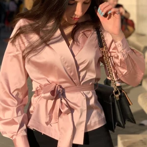 Bikbok top  - Så elegant överdel, ny skick såklart💖✨ frakt ingår!