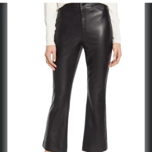 Utsvängda skinnbrallor  - Snygga skinnbyxor med ankellängd (jag är 165) som jag knappt använder längre, perfekta nu till kallare tider när dem är fodorade