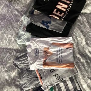 10 t-shirts - 10 st olika tröjor! 20kr styck eller 100kr för alla! Nästan alla är i stolek M! 