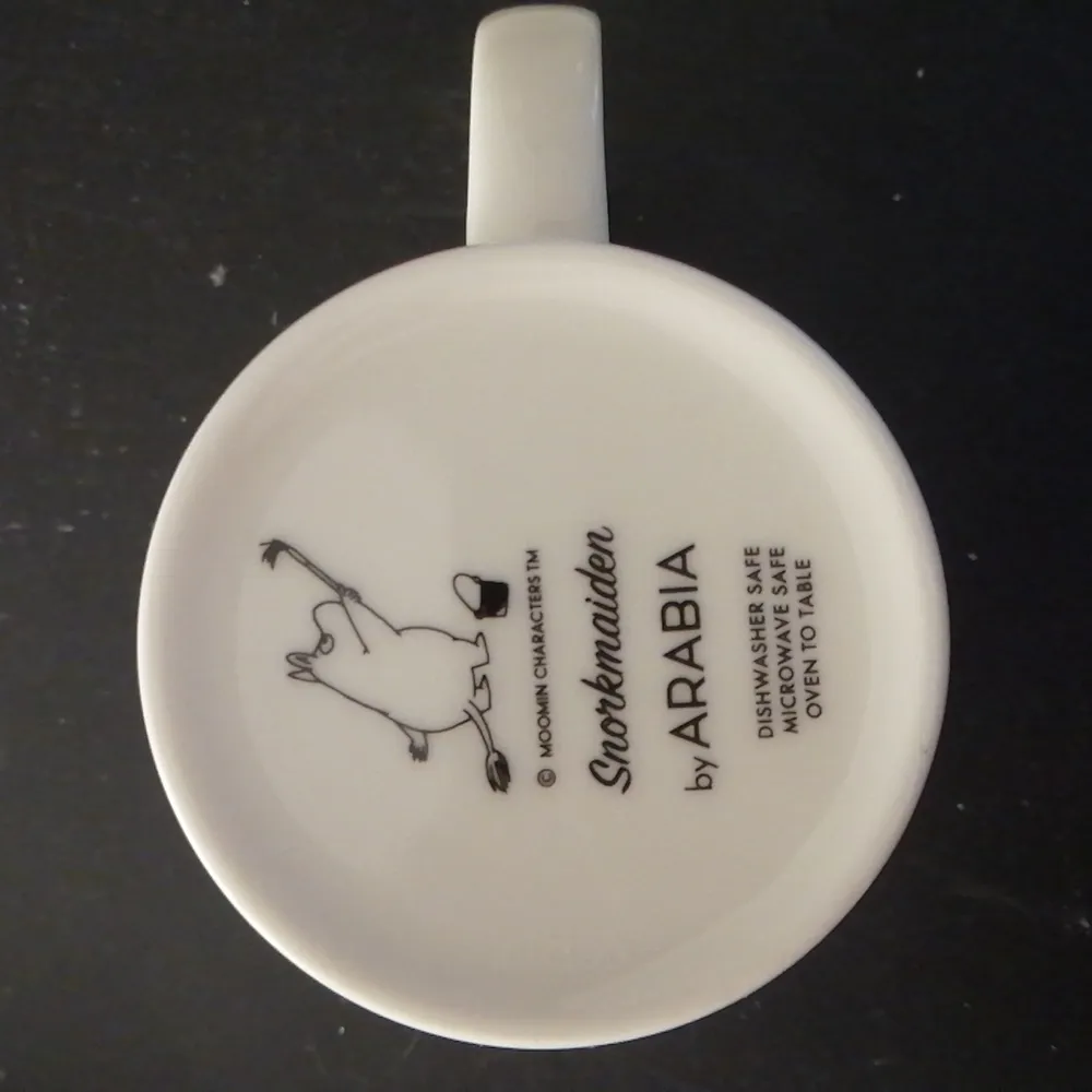 Fin mumin kopp med snorkfröken på, två motiv (ett på varje sida av koppen). Frakt ingår i priset. Övrigt.
