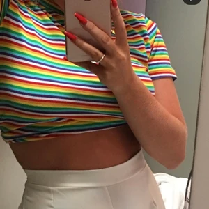 Superfin topp från Pull&bear  - Superfin randig t-shirt från Pull&bear endast använd på bilden. 