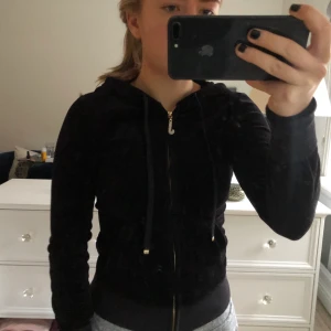 Juicy couture tröja  - I bra skick, aldrig använd. 