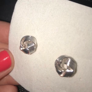 Örhängen!! - silver, aldrig använda!!