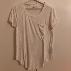 T-shirt - Super fin t-shirt från Hollister. Storlek S. Kunden står för frakten 💗 Aldrig använd 