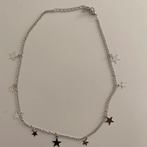 Skitsnyggt halsband - Säljer mitt halsband som jag köpt från ett UR förerag, kommer inte ihåg vilket💗💗