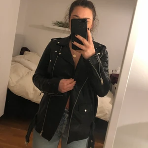 Läderjacka - Läderimitation jacka från Zara basic. 