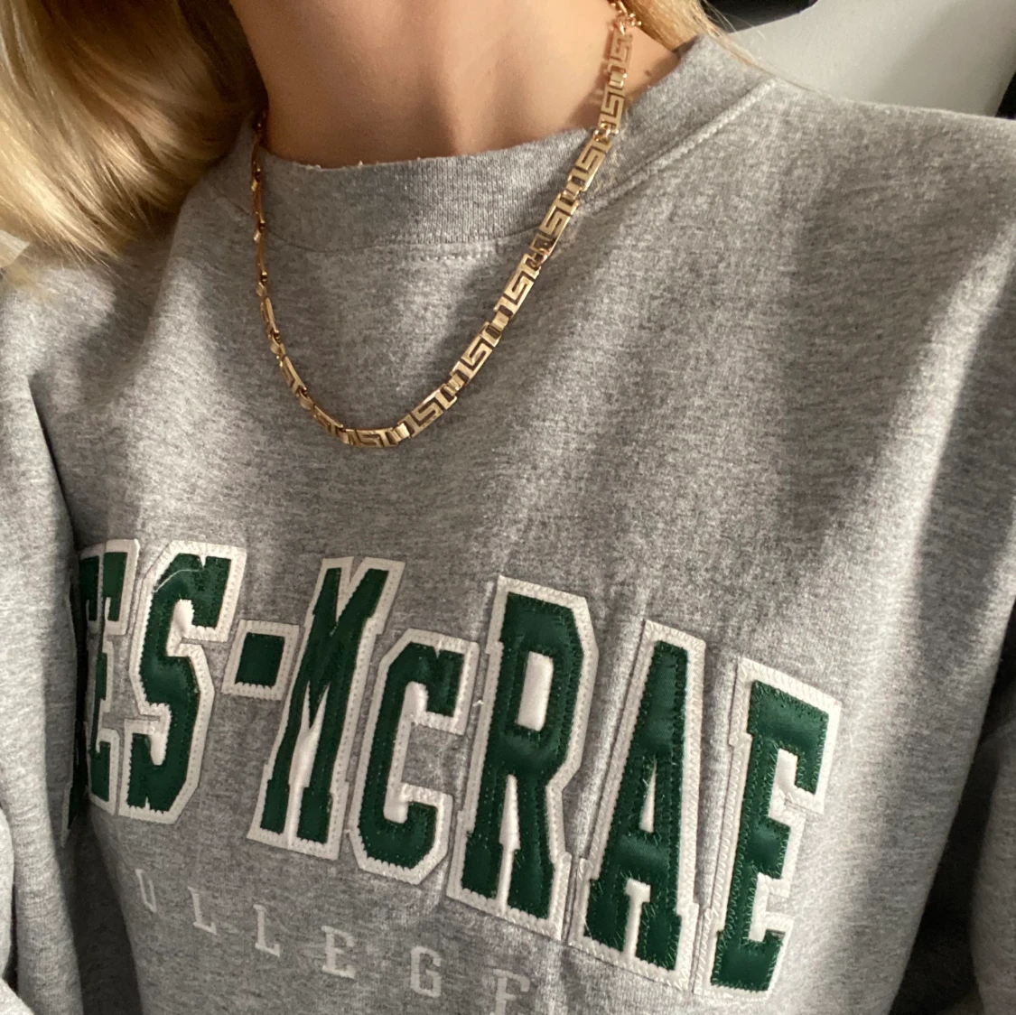 Fendi inspirerat halsband