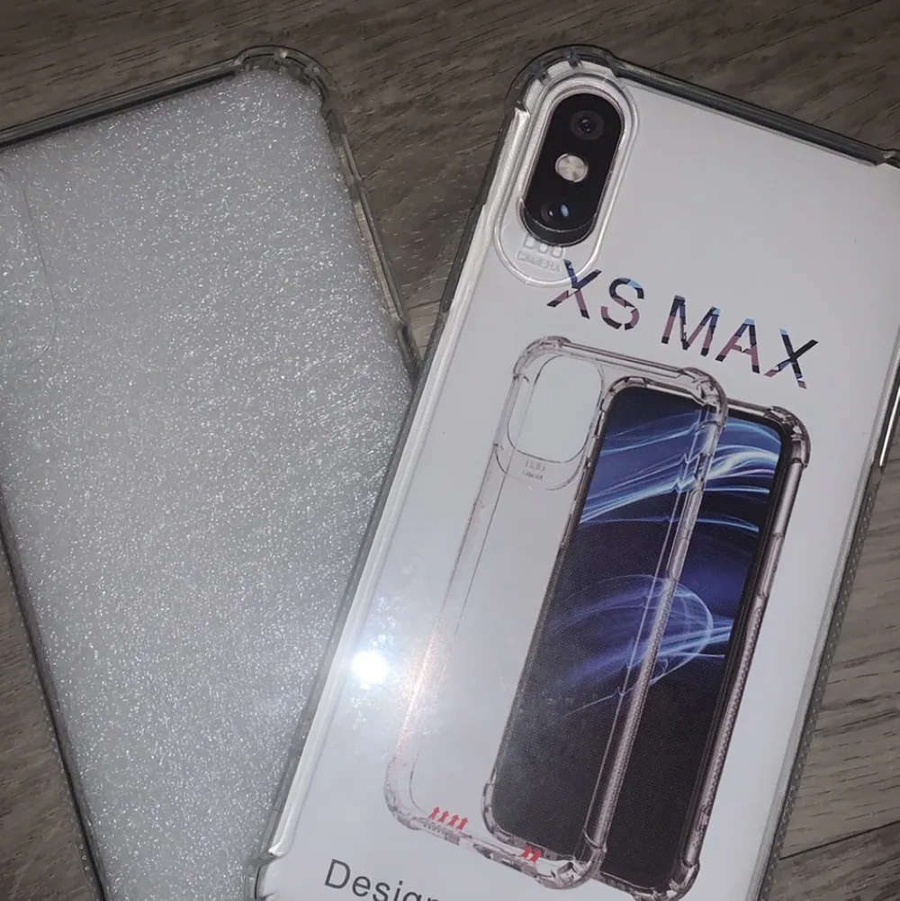 Säljer två helt oanvända  IPhone XS Max gummi skal då jag råkade köpa fel. En för 60kr , 2 för 100kr. Accessoarer.