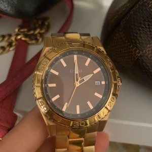 Guess Klocka - Fin klocka från Guess, används för sällan. Kommer med en extra bit för att förstora Elr förminska storleken. 