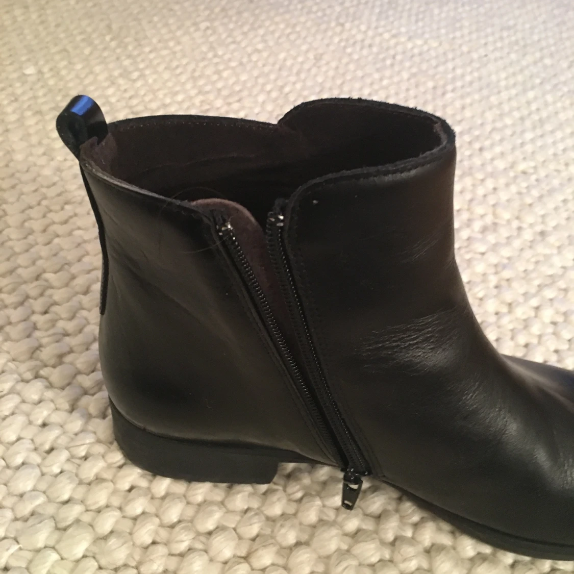 Nya svarta boots i skinn - 90